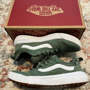 Vans ultrarange size 6 women’s